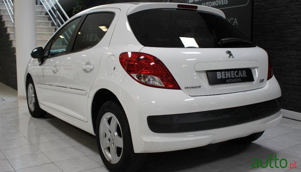 2011' Peugeot 207 1.4 photo #1