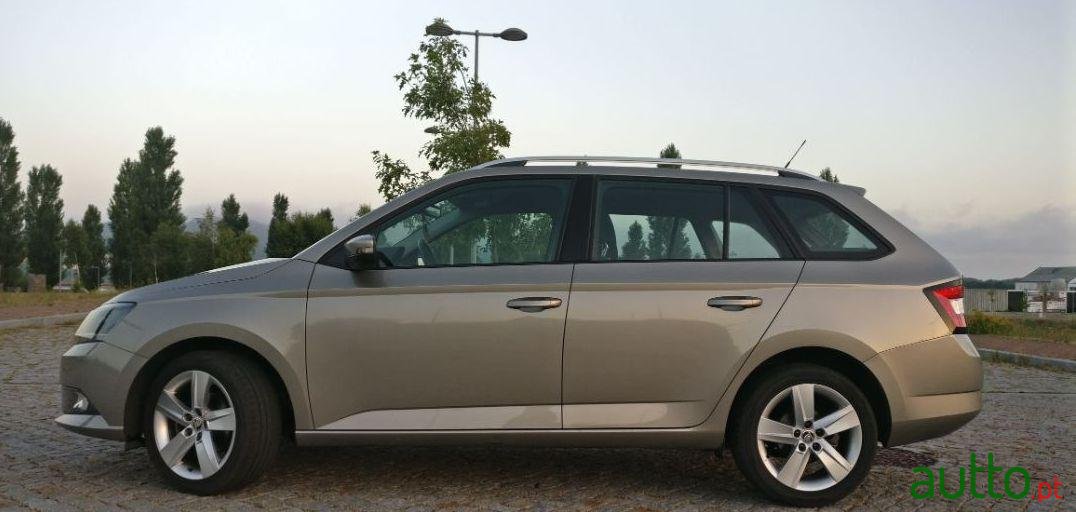 2015' Skoda Fabia Break photo #1
