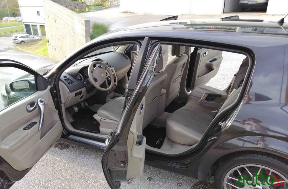 2003' Renault Megane photo #2