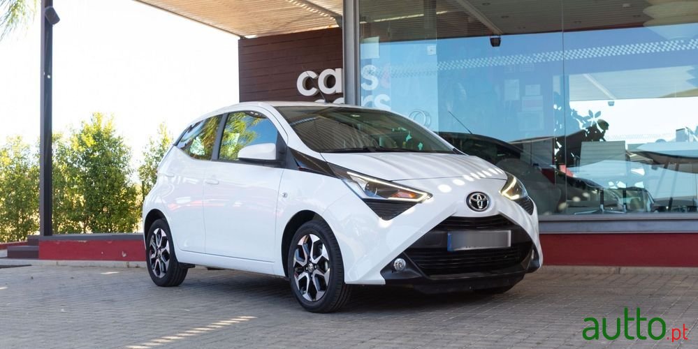 2022' Toyota Aygo photo #2
