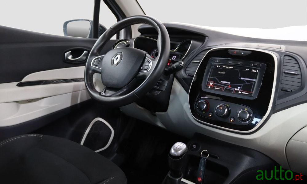 2019' Renault Captur photo #5