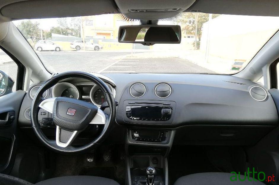 2011' SEAT Ibiza St photo #1