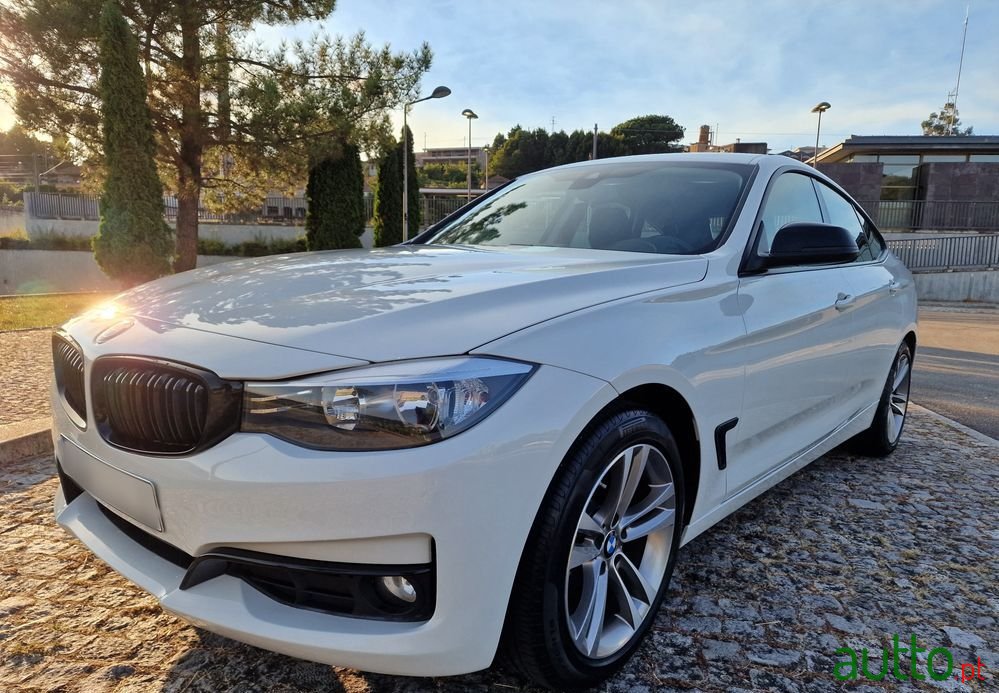 2014' BMW 318 Gran Turismo photo #1