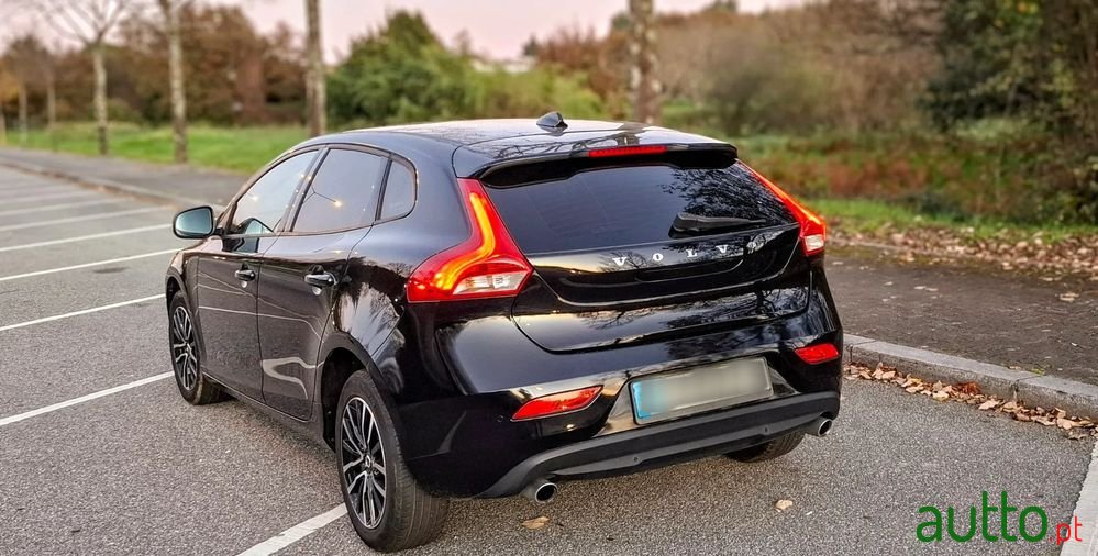 2016' Volvo V40 photo #6