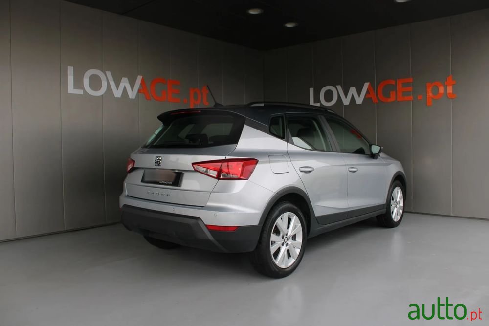 2021' SEAT Arona 1.0 Tsi Style photo #2