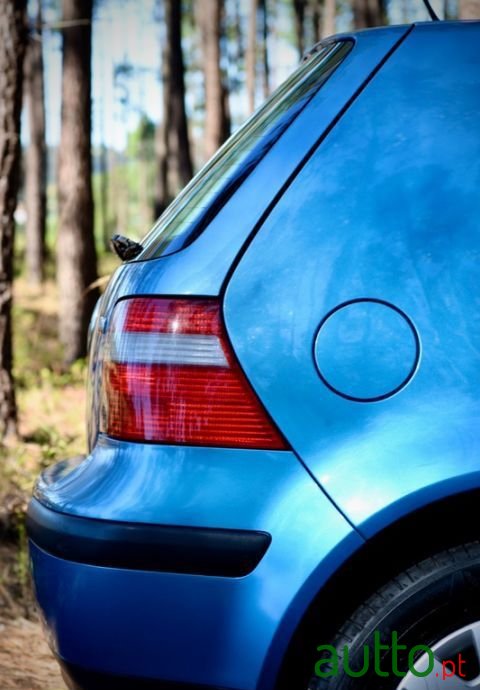 2003' Volkswagen Golf photo #5