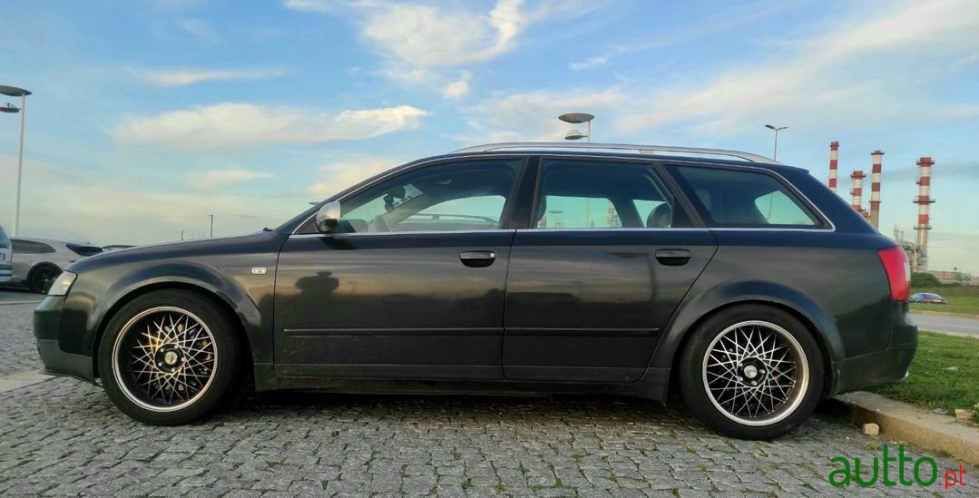 2001' Audi A4 Avant photo #3