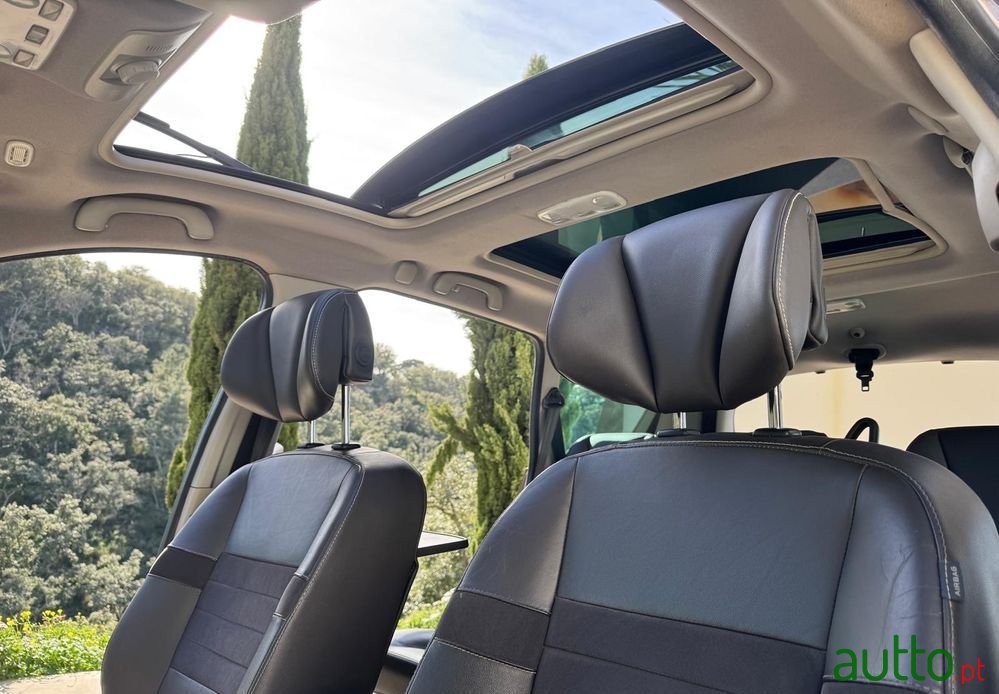 2012' Renault Grand Scenic photo #5