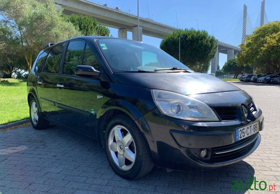 2007' Renault Grand Scenic photo #2