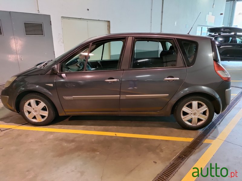 2006' Renault Scenic photo #2