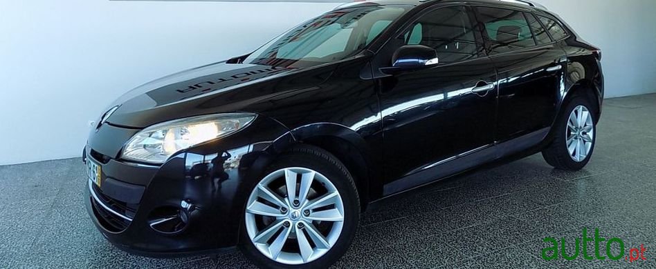 2012' Renault Megane Sport Tourer photo #2