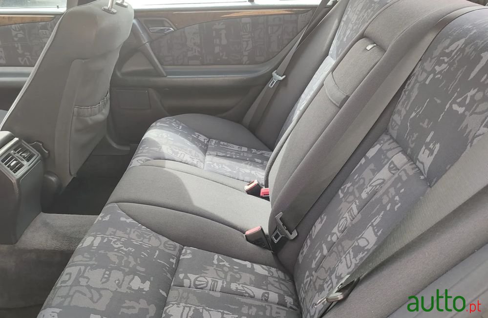 1998' Mercedes-Benz Classe E Td Classic photo #4