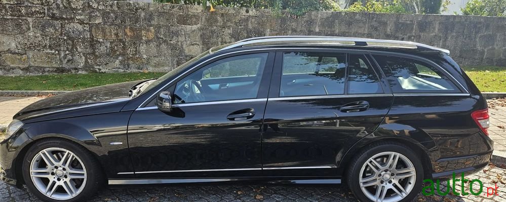 2010' Mercedes-Benz Classe C photo #6