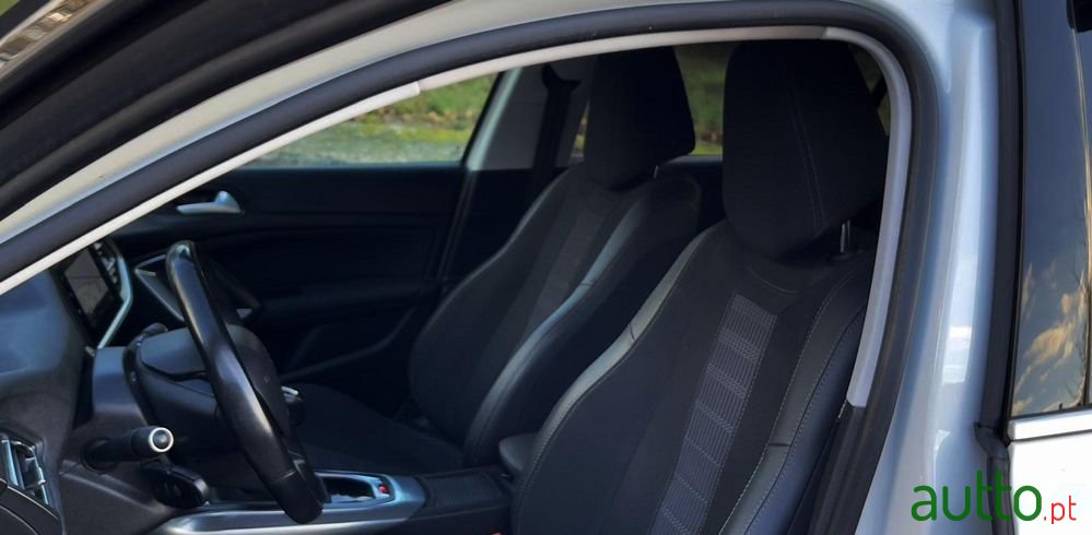 2020' Peugeot 308 photo #2