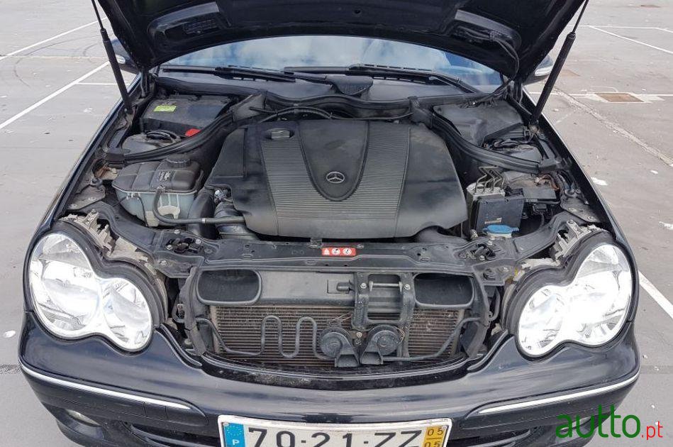 2005' Mercedes-Benz 220 photo #2