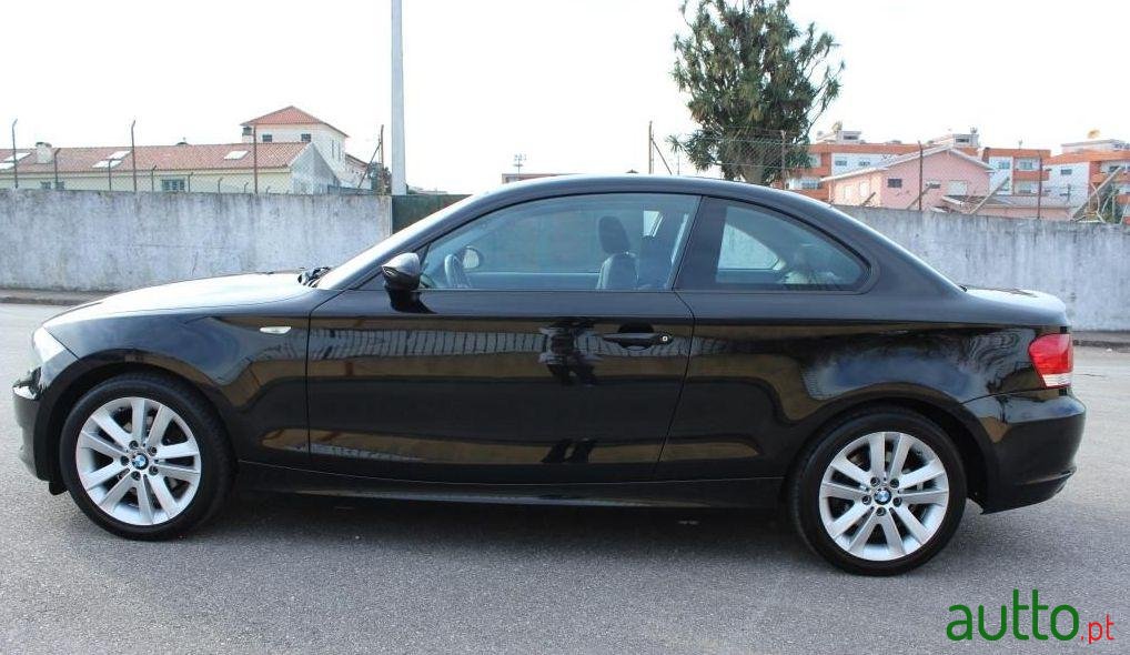 2009' BMW 120 Coupé photo #1