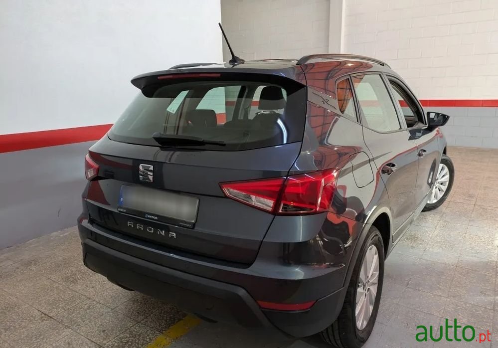 2020' SEAT Arona 1.0 Tsi Style photo #2
