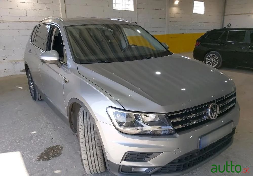2021' Volkswagen Tiguan Allspace photo #3