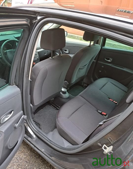 2008' Renault Clio photo #5