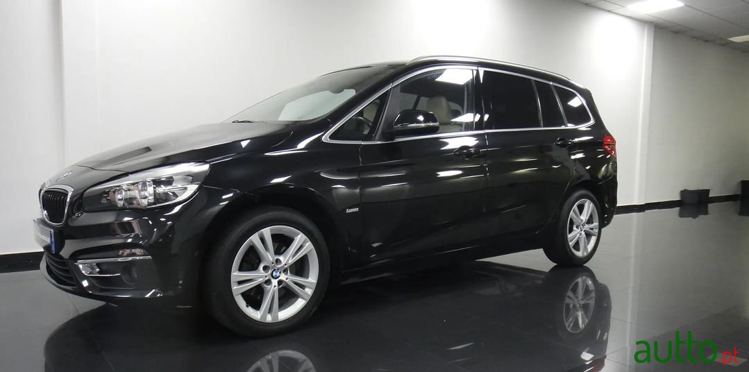 2016' BMW 216 Gran Tourer photo #2