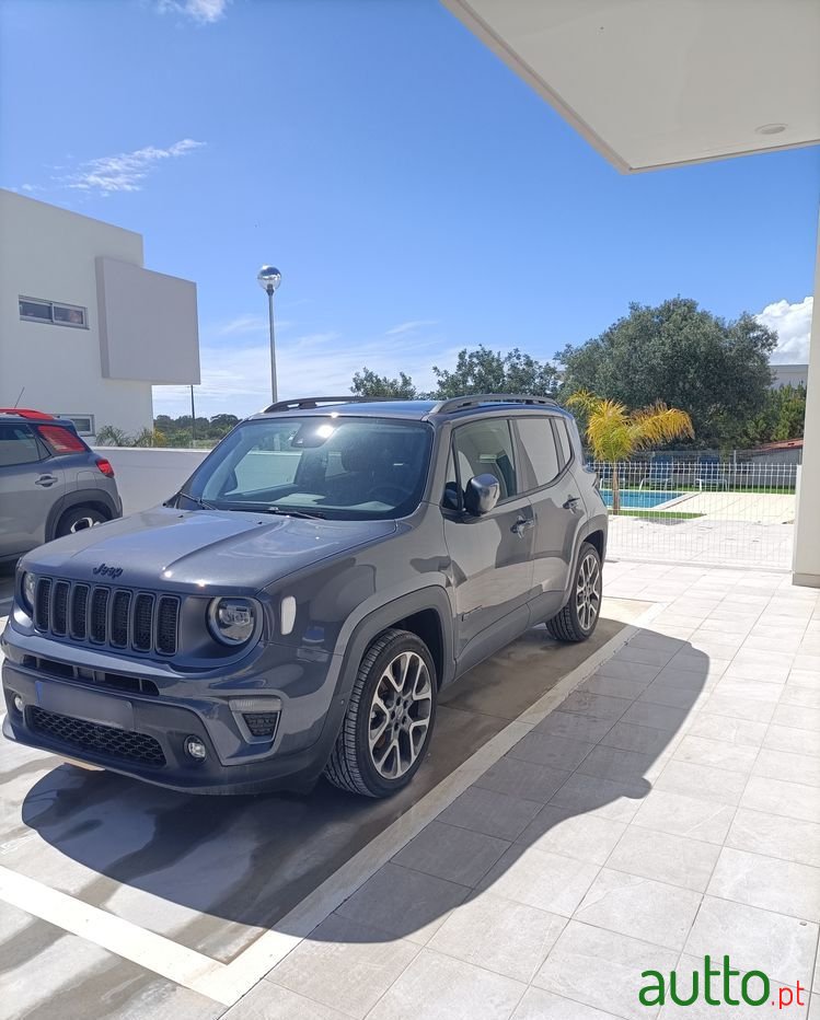 2023' Jeep Renegade photo #2
