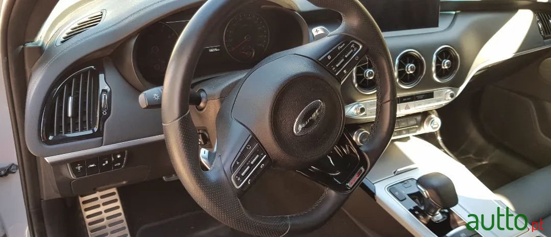 2020' Kia Stinger photo #2