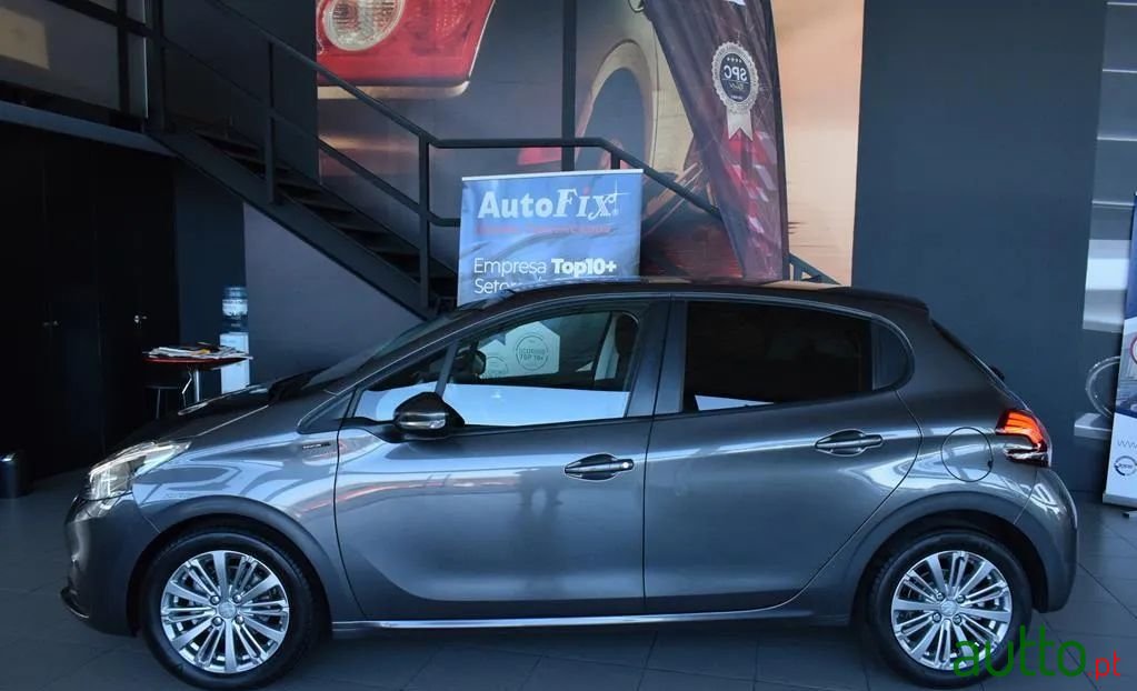 2019' Peugeot 208 photo #3