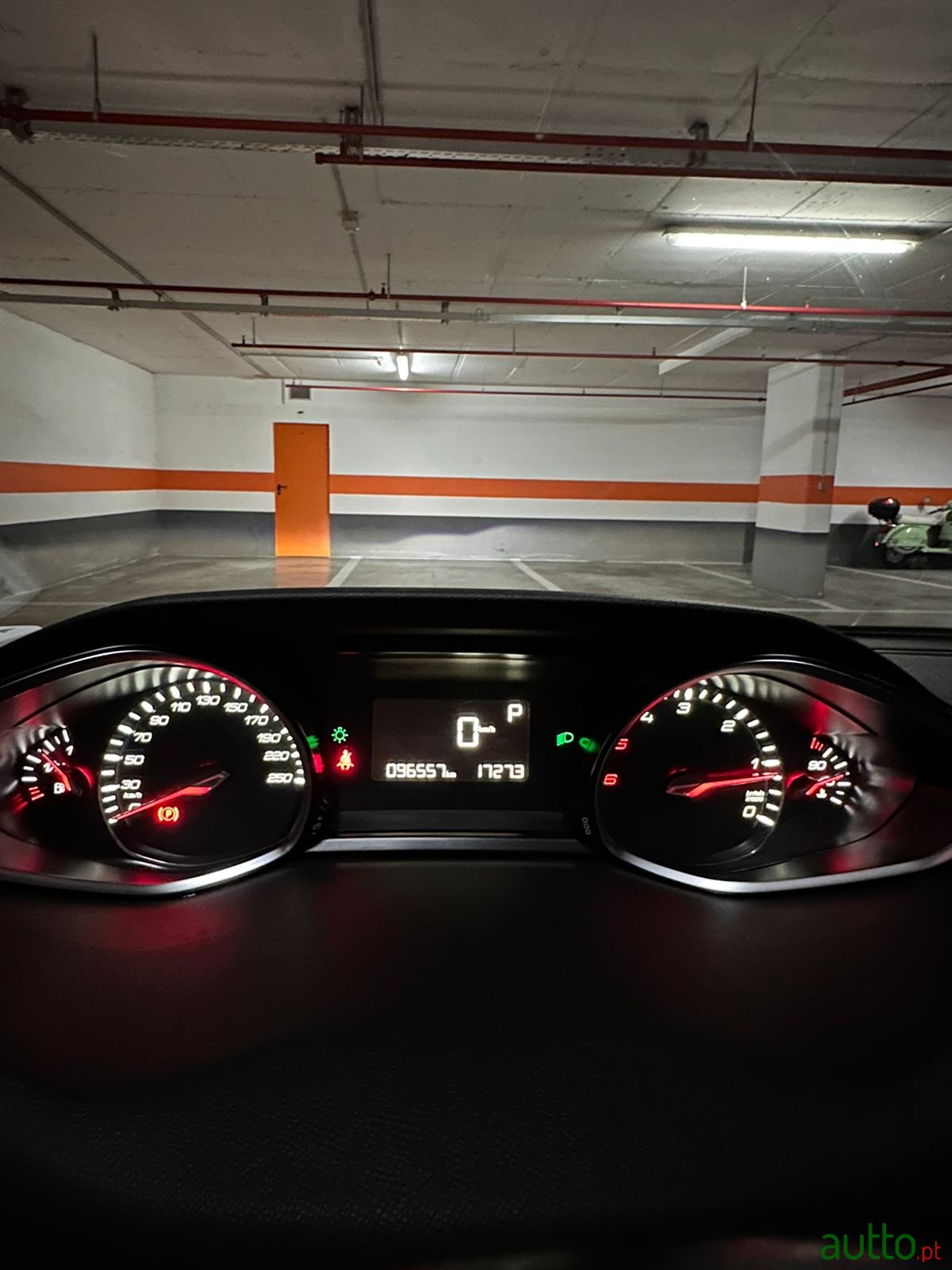 2015' Peugeot 308 308 SW 1.6 BlueHDi Allure EAT6 photo #2