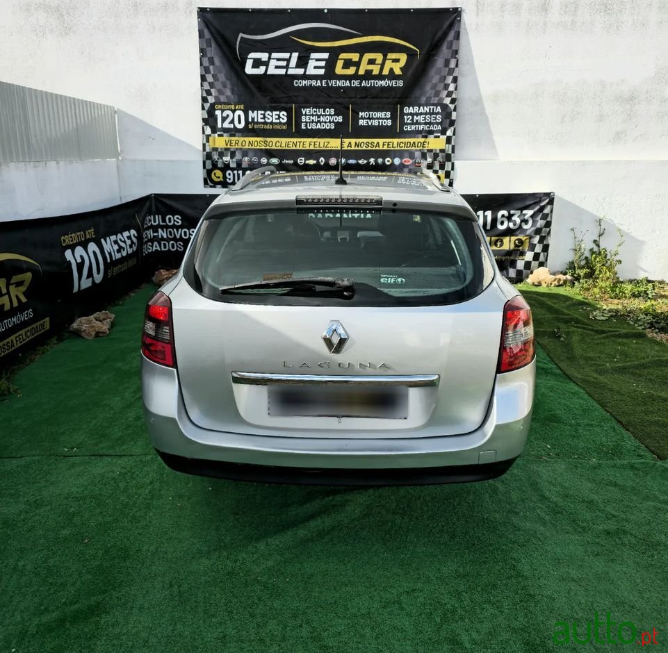 2011' Renault Laguna Break photo #5