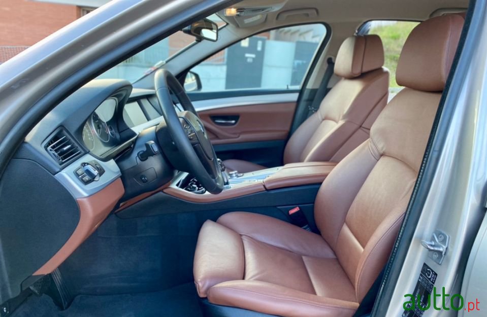 2012' BMW 520 photo #2