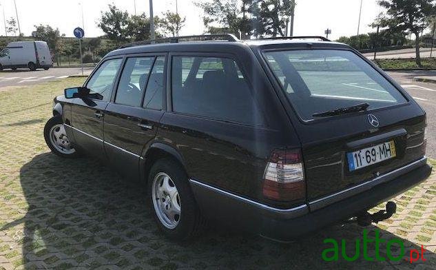 1991' Mercedes-Benz E-250 photo #2