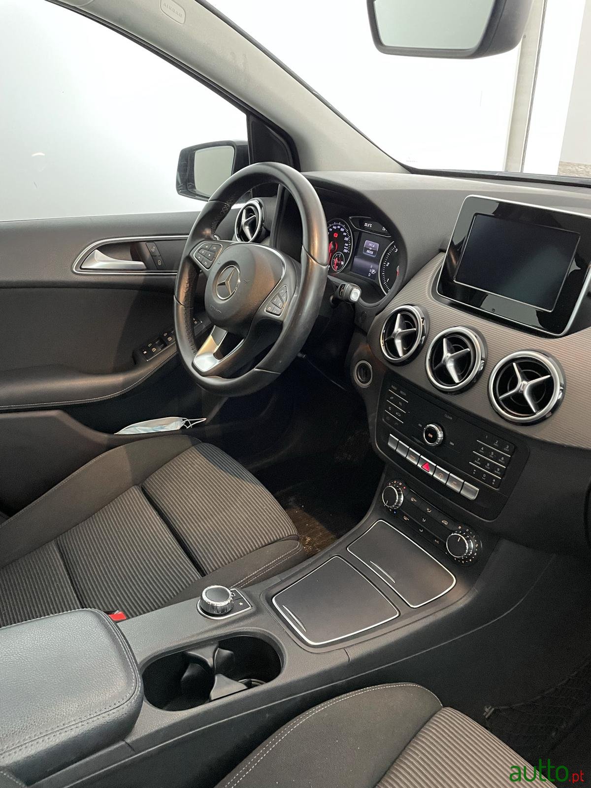 2015' Mercedes-Benz B 180 photo #4