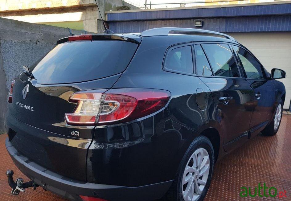 2013' Renault Megane Sport Tourer photo #2