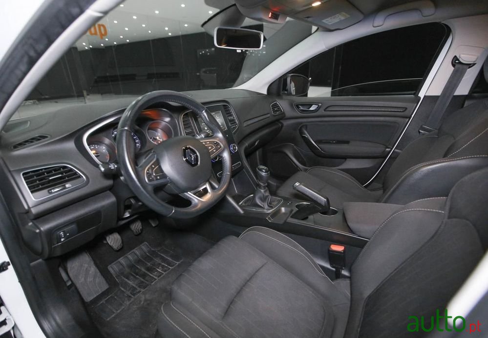 2020' Renault Megane photo #6