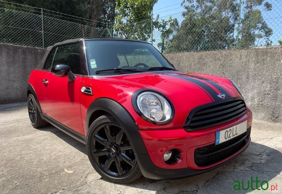 2011' MINI Cabrio photo #1