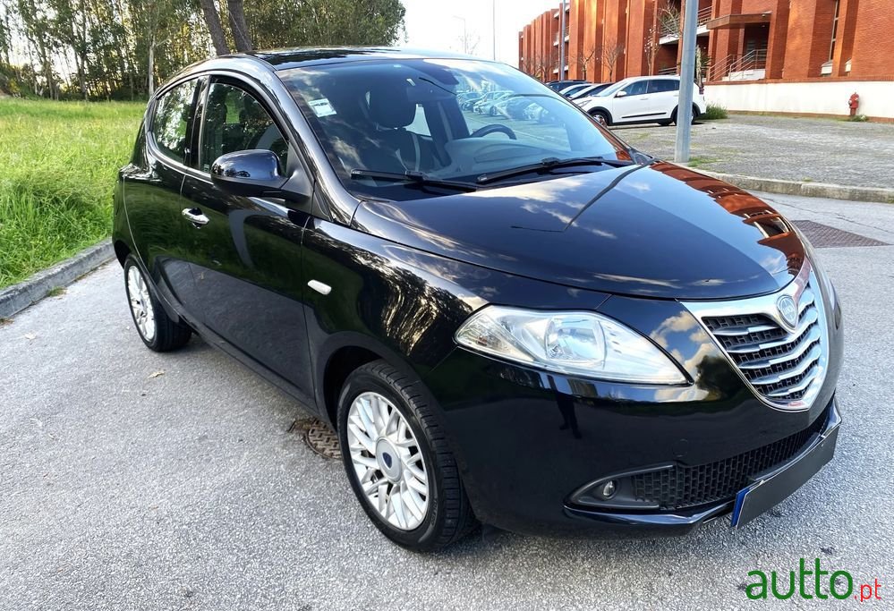 2013' Lancia Ypsilon 1.2 S&S Fashion photo #3