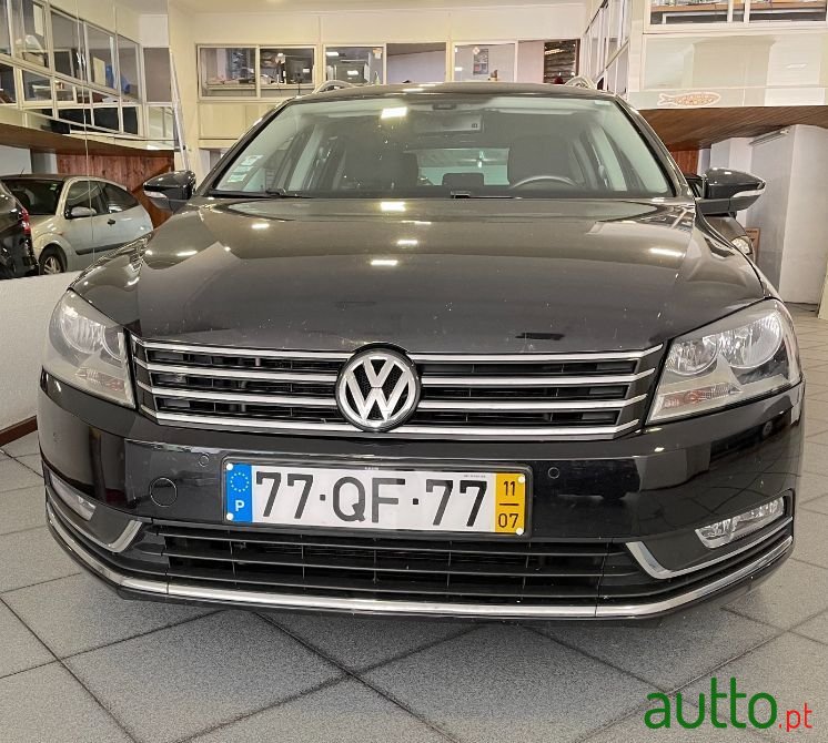 2011' Volkswagen Passat photo #2