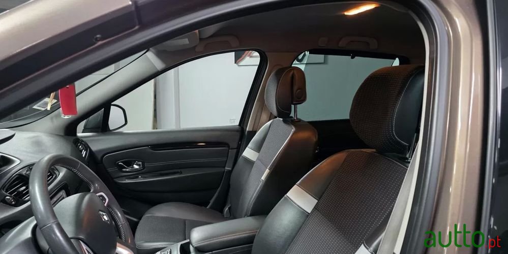 2012' Renault Grand Scenic photo #6