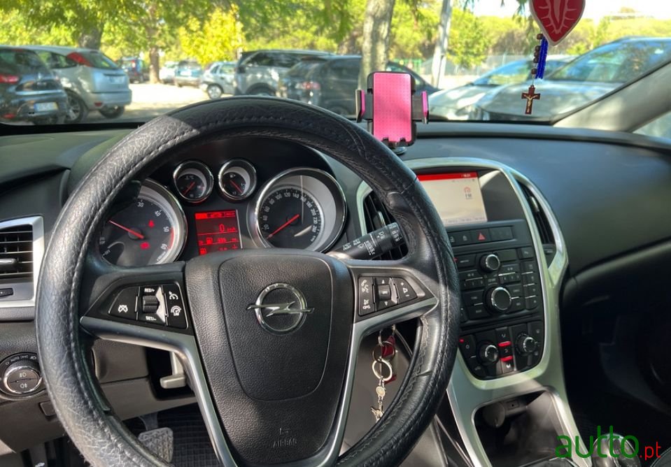 2015' Opel Astra photo #4