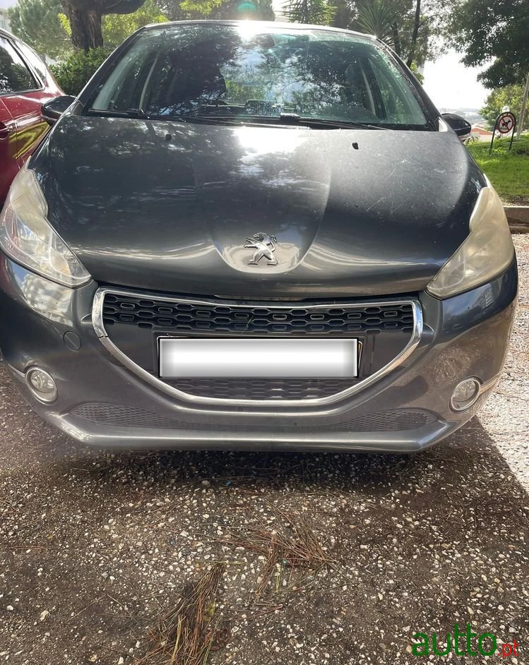 2013' Peugeot 208 photo #2