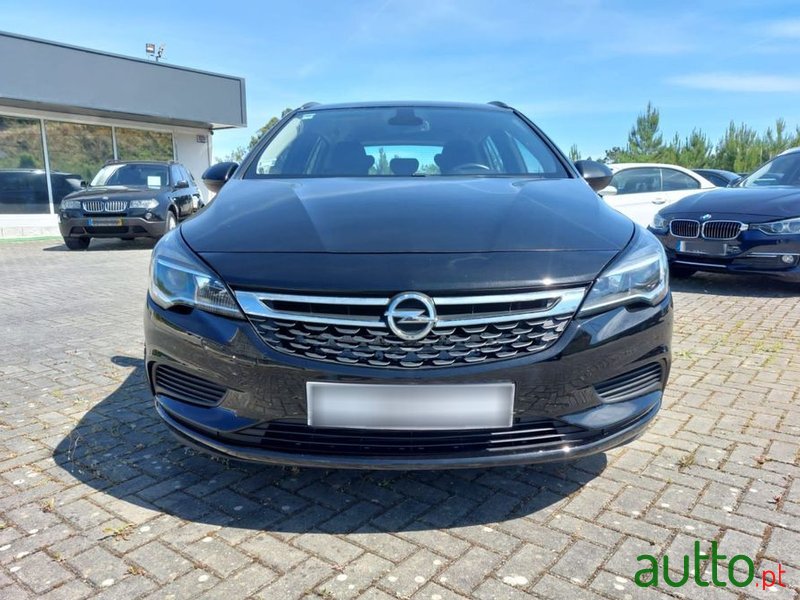 2018' Opel Astra Sports Tourer photo #2