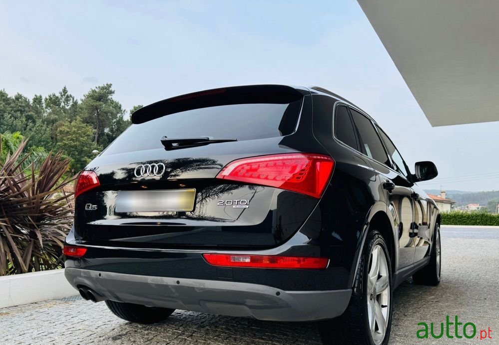 2009' Audi Q5 2.0 Tdi S-Line photo #3