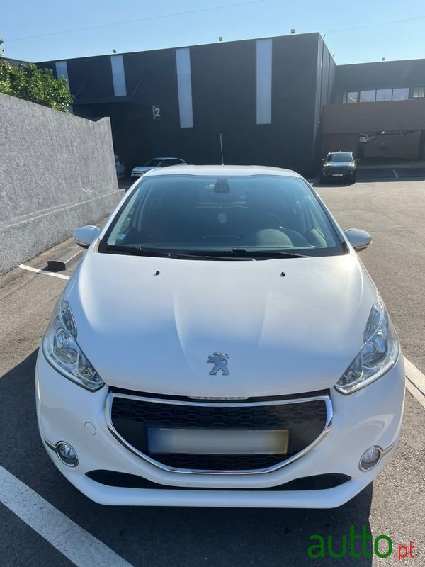 2013' Peugeot 208 photo #3