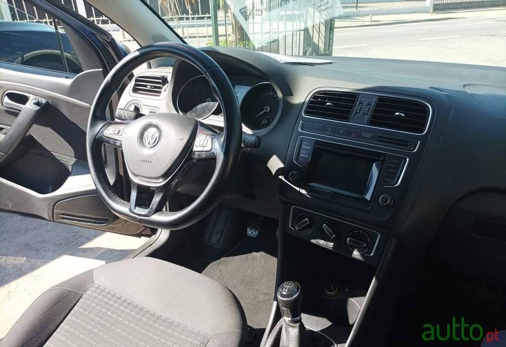 2016' Volkswagen Polo 1.4 Tdi Bluemotion photo #6