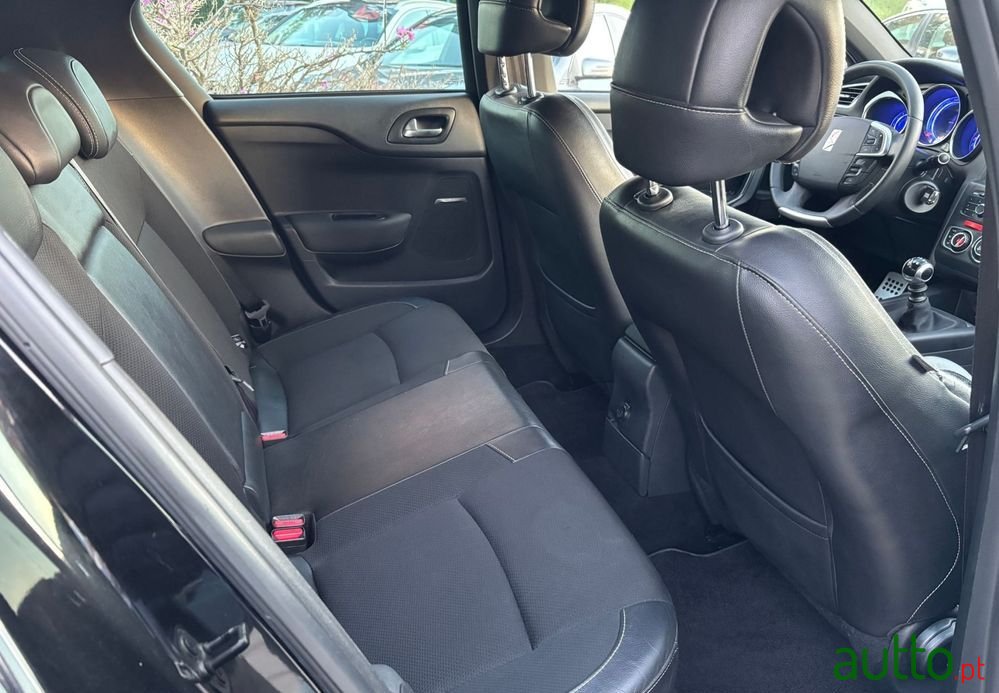 2012' Citroen DS4 1.6 E-Hdi So Chic photo #4