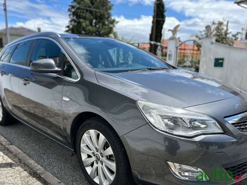 2012' Opel Astra Sports Tourer photo #6