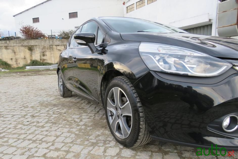 2015' Renault Clio photo #2