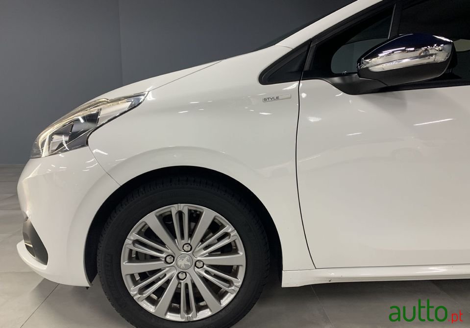 2018' Peugeot 208 photo #5