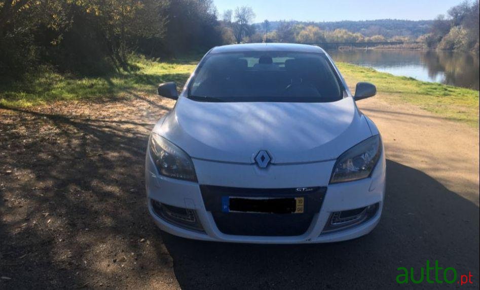 2010' Renault Megane Coupe photo #3