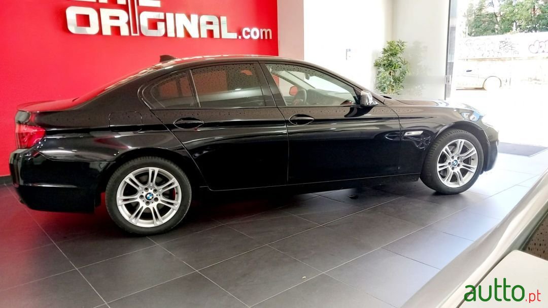 2011' BMW 520 photo #4